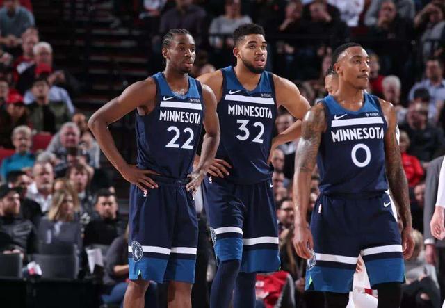 红黄牌堆积 红黄牌堆积